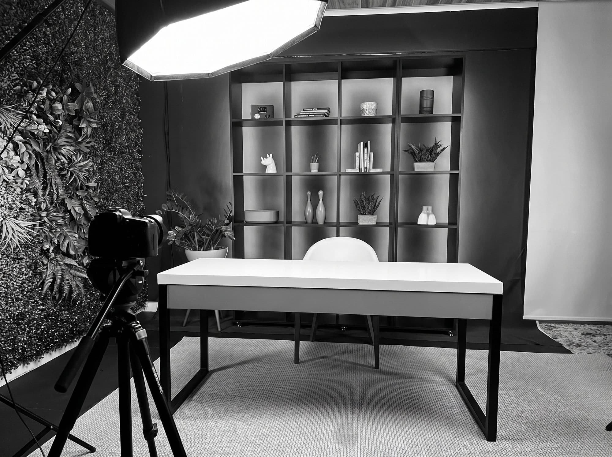 Desk setup untuk rekaman YouTube