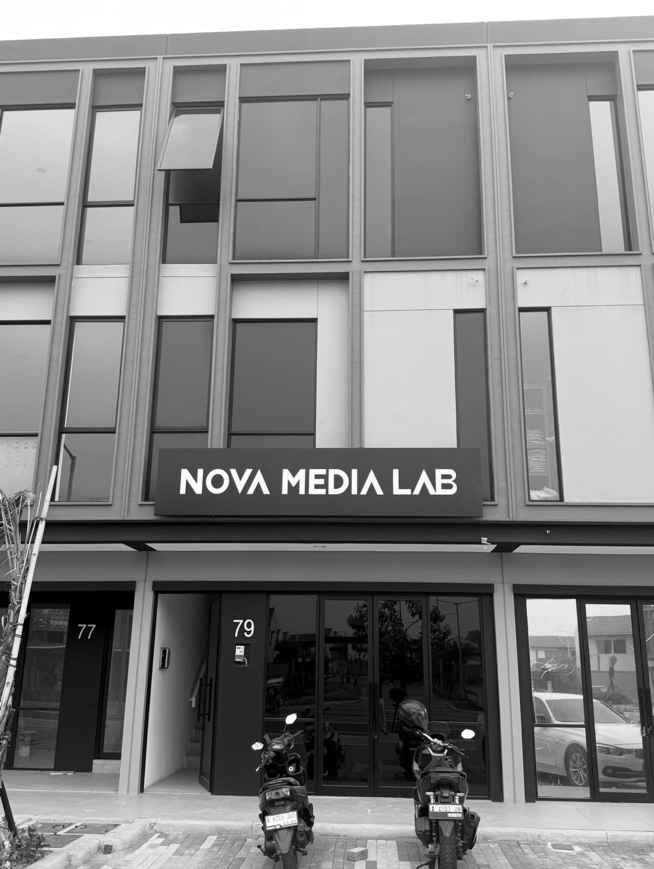 Kantor dan studio Nova Media Lab di Ruko The Hive, Park Avenue No. 79, Tangerang